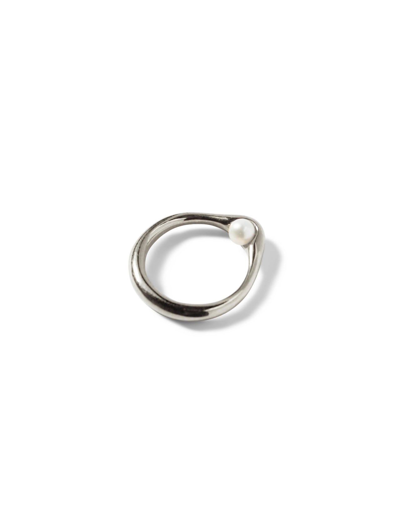 Momoko Hatano Silver Peering Pearl Ring
