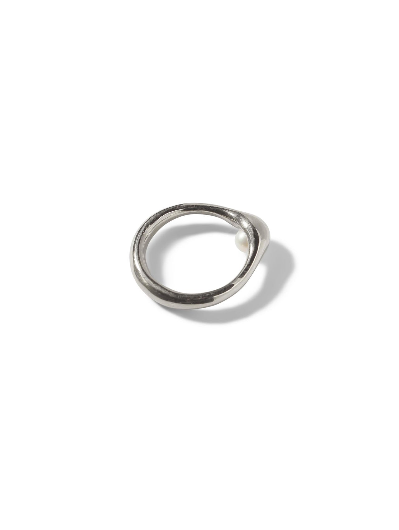 Momoko Hatano Silver Peering Pearl Ring