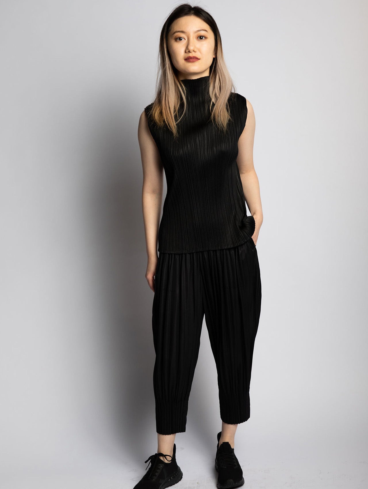 HATCHING PLEATS PANTS | The official ISSEY MIYAKE ONLINE STORE | ISSEY  MIYAKE USA